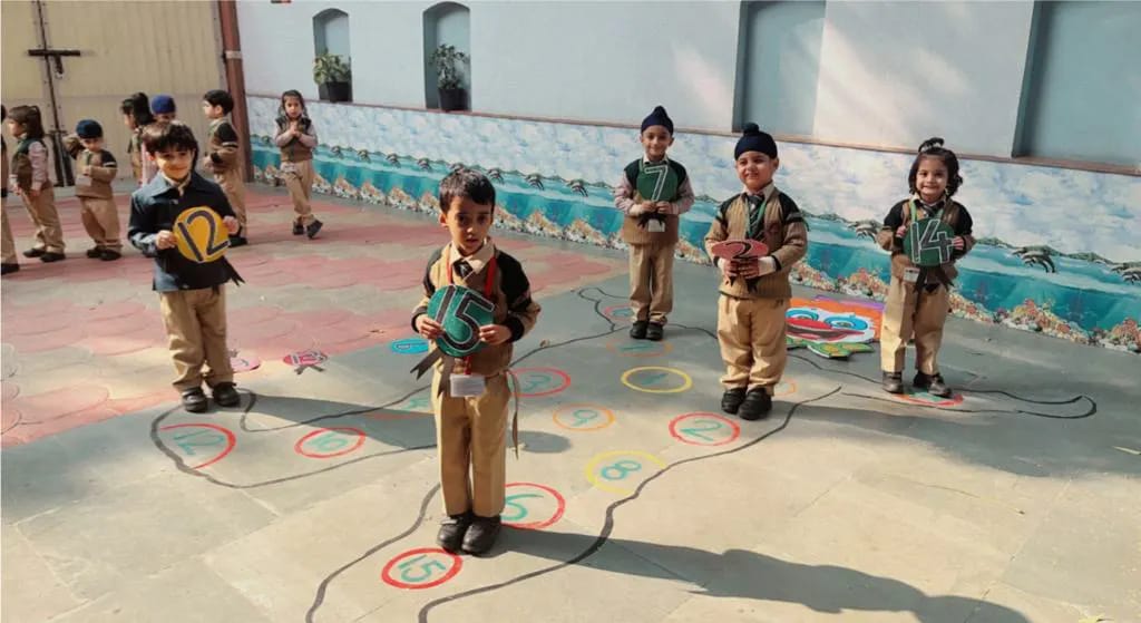 Bagless Day was organized for students of KG class-4